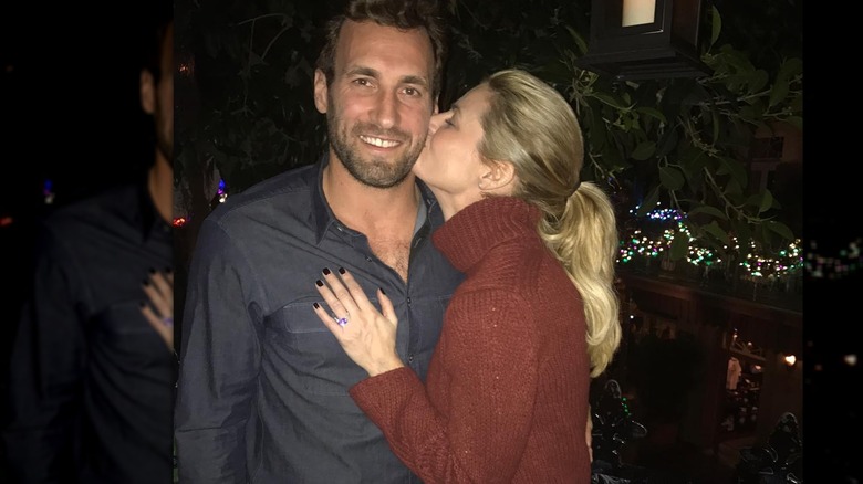 Erin Andrews besando a Jarret Stoll