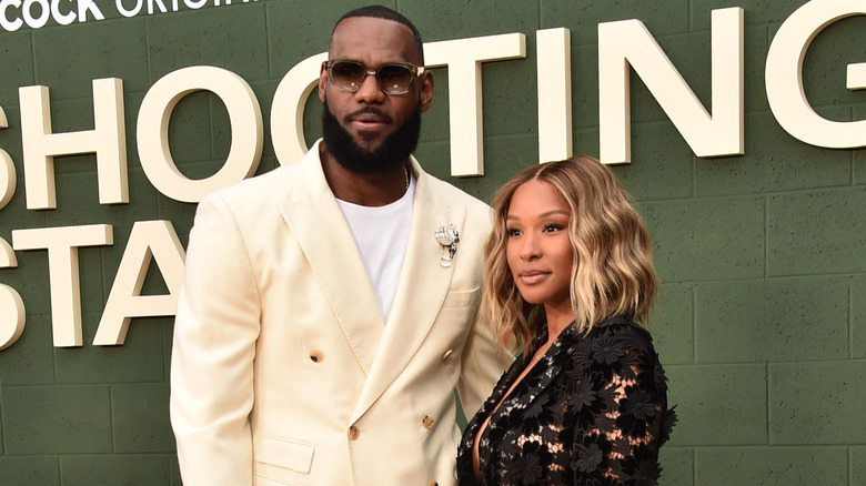 Lebron James y Savannah James en la alfombra roja