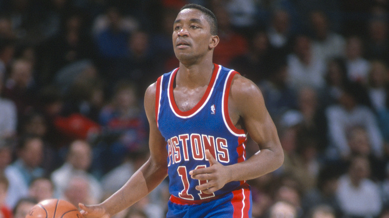 Isiah Thomas regateando