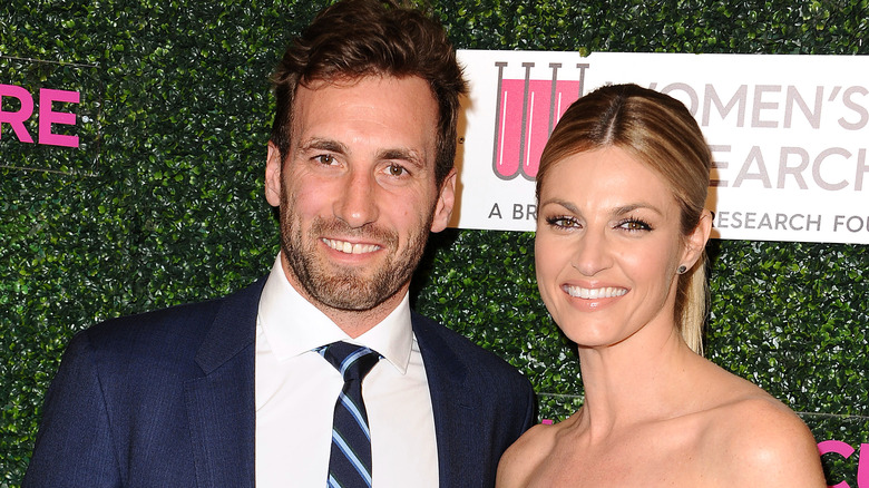 Jarret Stoll y Erin Andrews sonriendo