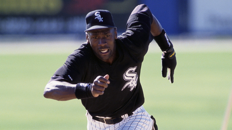 Michael Jordan entrenando con los Medias Blancas de Chicago