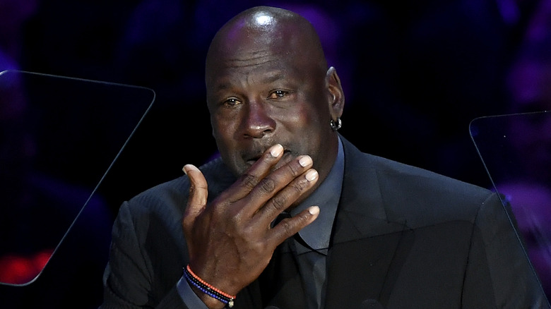 Michael Jordan se emociona al elogiar a Kobe Bryant