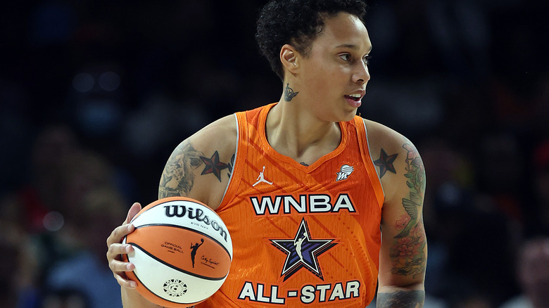 Brittney Griner regateando