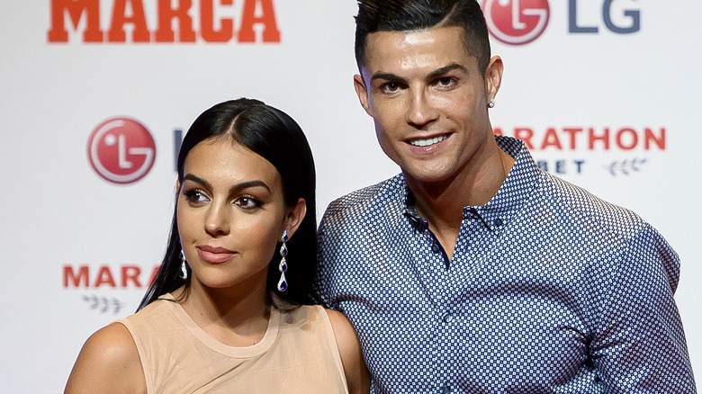 Georgina Rodríguez, Cristiano Ronaldo, sonriendo