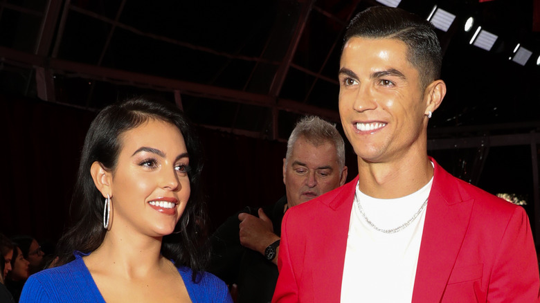 Georgina Rodríguez, Cristiano Ronaldo, sonriendo