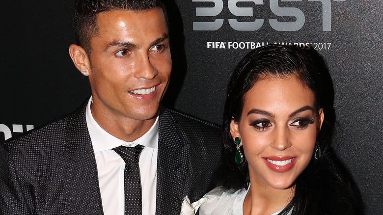 Georgina Rodríguez, Cristiano Ronaldo, sonriendo