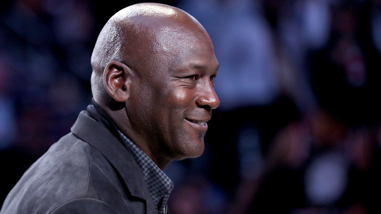 Michael Jordan sonriendo