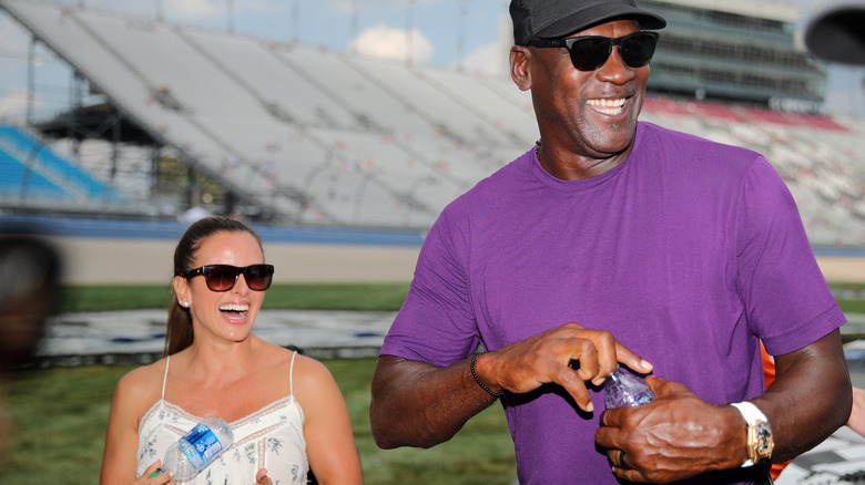  Yvette Prieto y Michael Jordan en la pista de carreras 