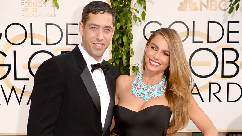 Nick Loeb y Sofía Vergara posando