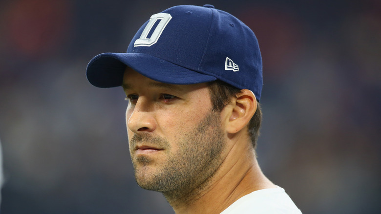 Tony Romo con gorra