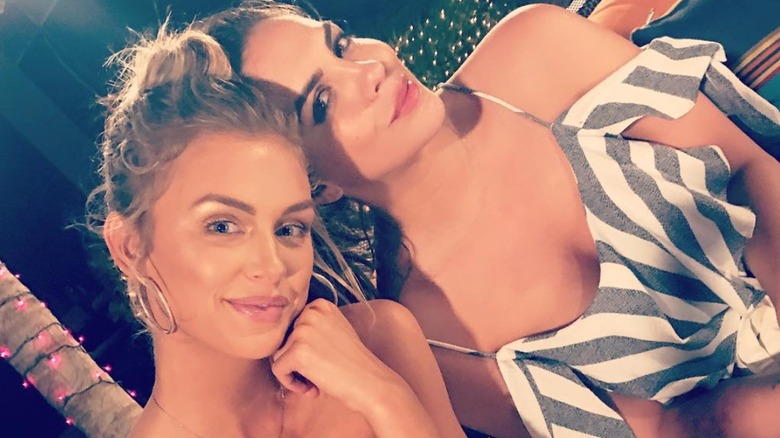 Lala Kent Katie Maloney sonriendo