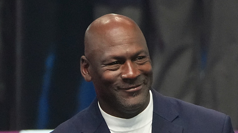 Michael Jordan sonriendo en primer plano