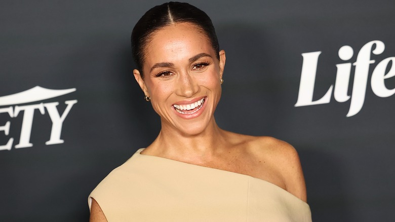 Meghan Markle sonriendo