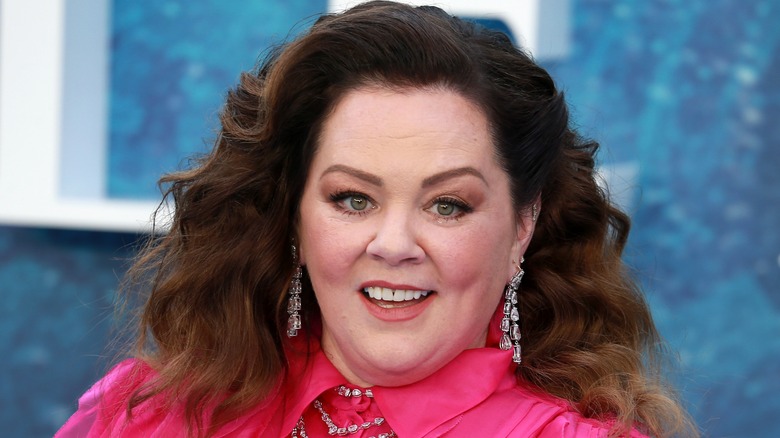 Melissa McCarthy camisa rosa