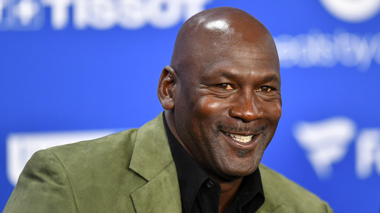 Michael Jordan sonriendo