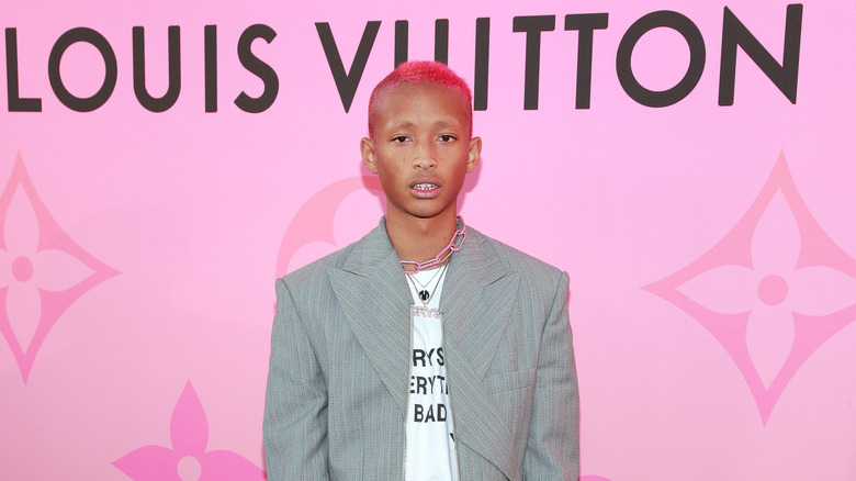 Jaden Smith con cabello rosado