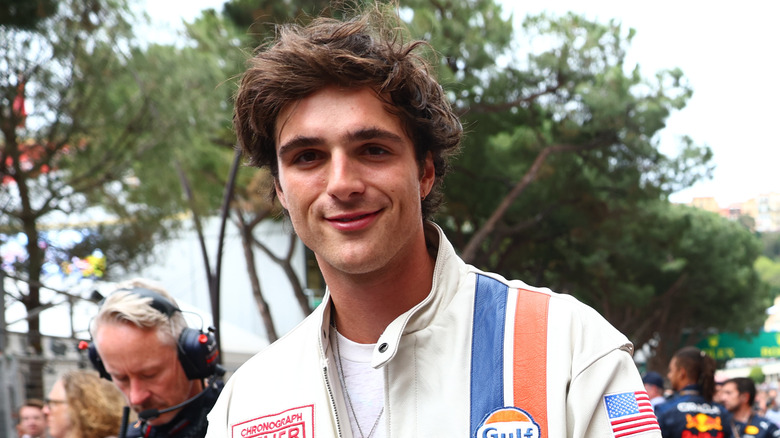 Jacob Elordi en un evento de carreras