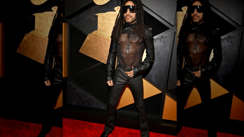 Lenny Kravitz con jeans ajustados y top