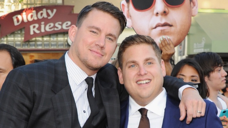 Channing Tatum y Jonah Hill sonriendo 