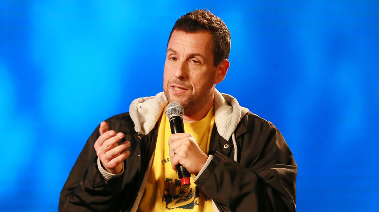 Adam Sandler hablando