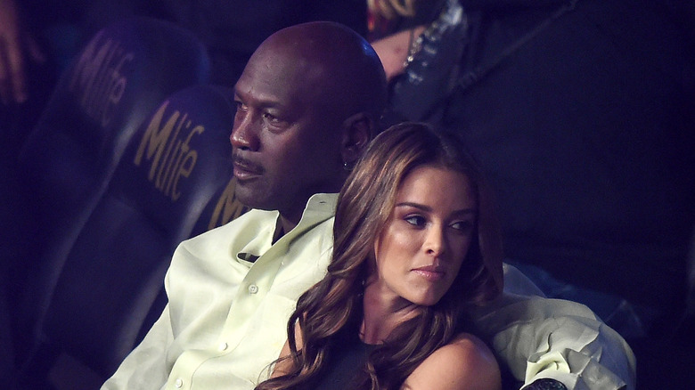 Yvette Prieto y Michael Jordan se sientan juntos