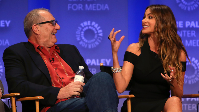 Ed O'Neill y Sofía Vergara hablando