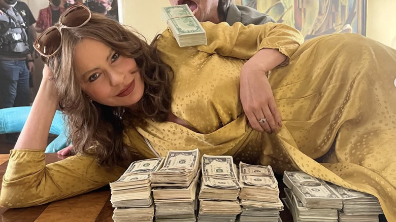 Sofia Vergara posando con dinero