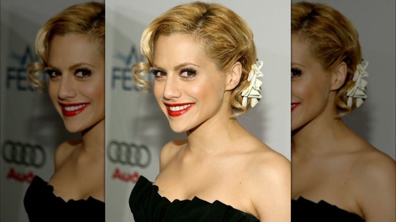 Brittany Murphy sonriendo en 2006