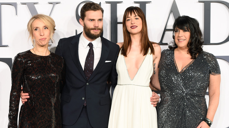 Sam Taylor-Johnson, Jamie Dornan, Dakota Johnson y EL James juntos