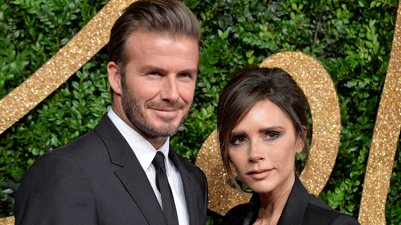 David Beckham y Victoria Beckham posando