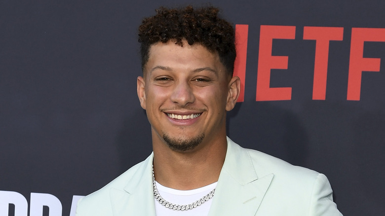 Patrick Mahomes sonriendo