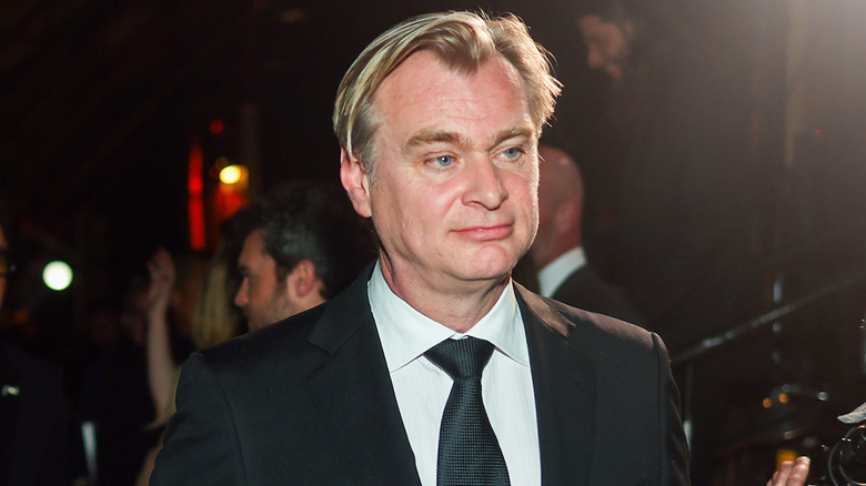 Christopher Nolan posando