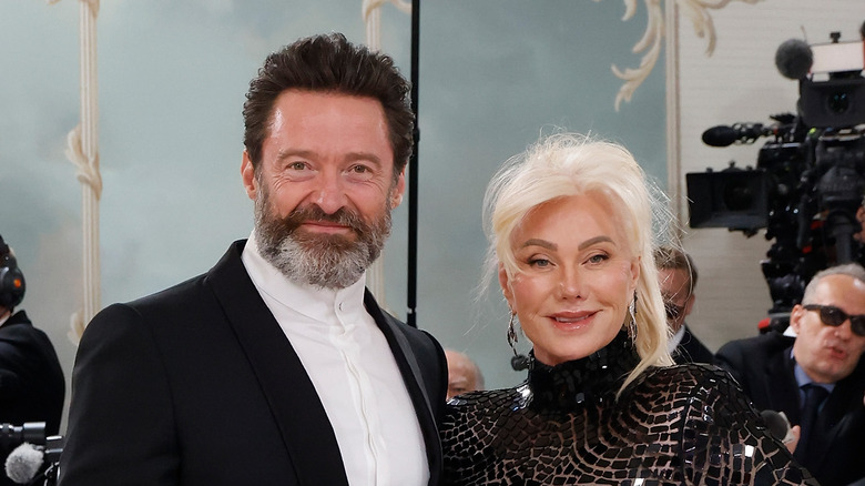 Deborra-Lee Furness y Hugh Jackman posan