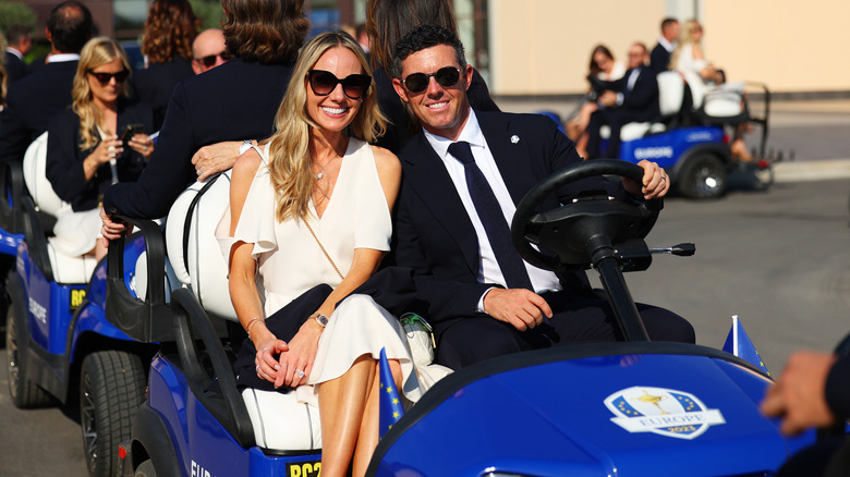 Rory McIlroy y Erica Stoll sonríen