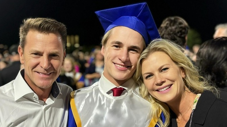 Alison Sweeney en la graduación de su hijo 