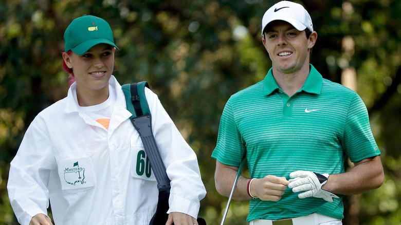 Caroline Wozniacki y Rory McIlroy sonríen