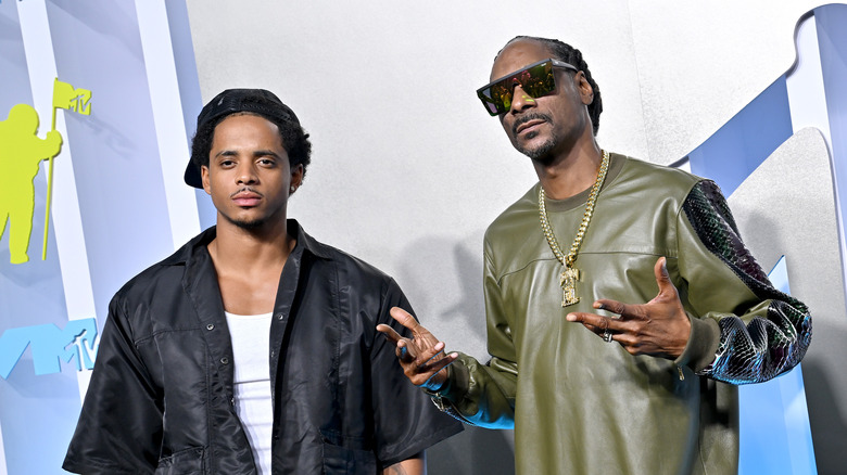 Cordell Broadus y Snoop Dogg posan